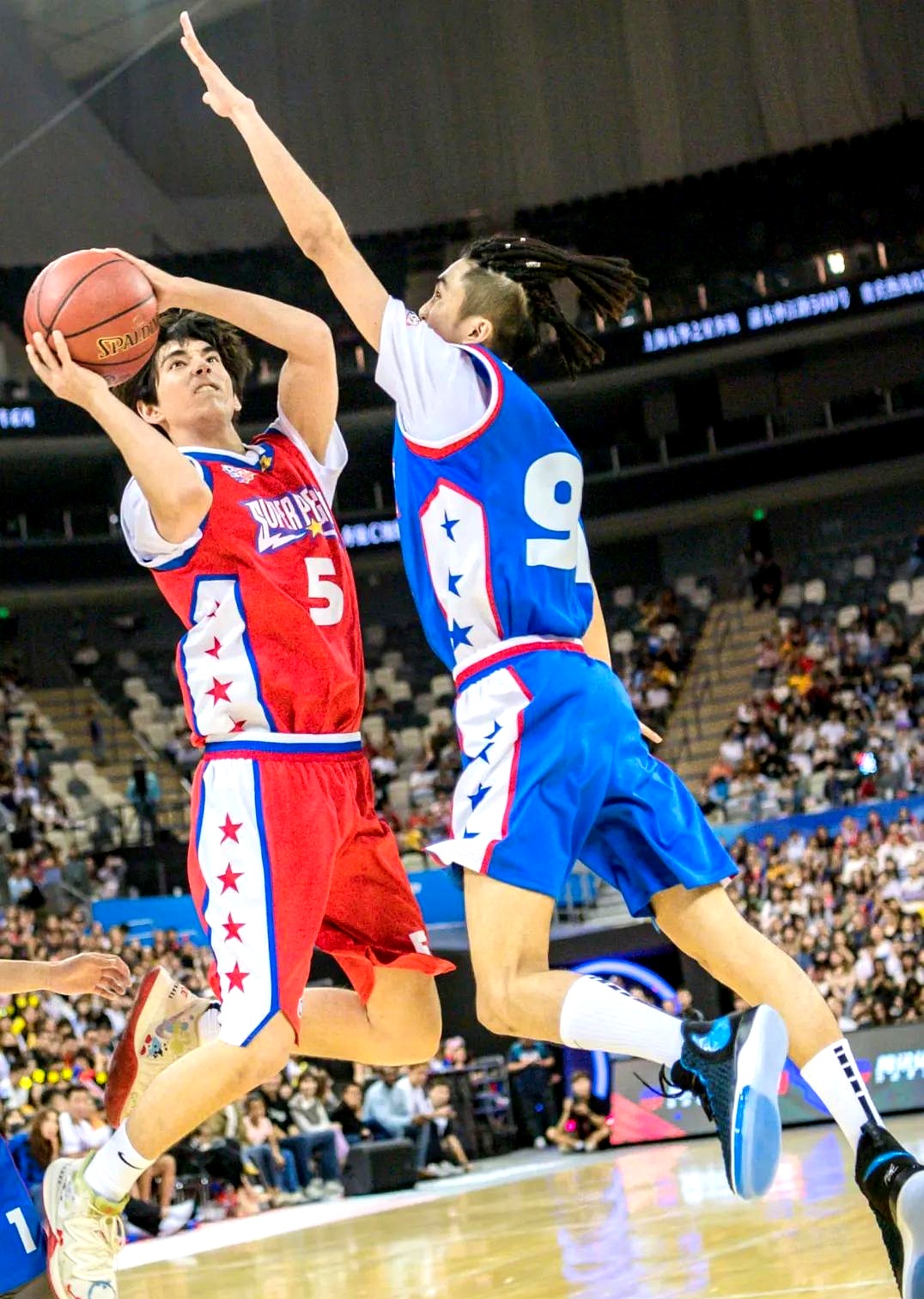 包含全球篮球经典赛事轮番上演，精彩连连的词条