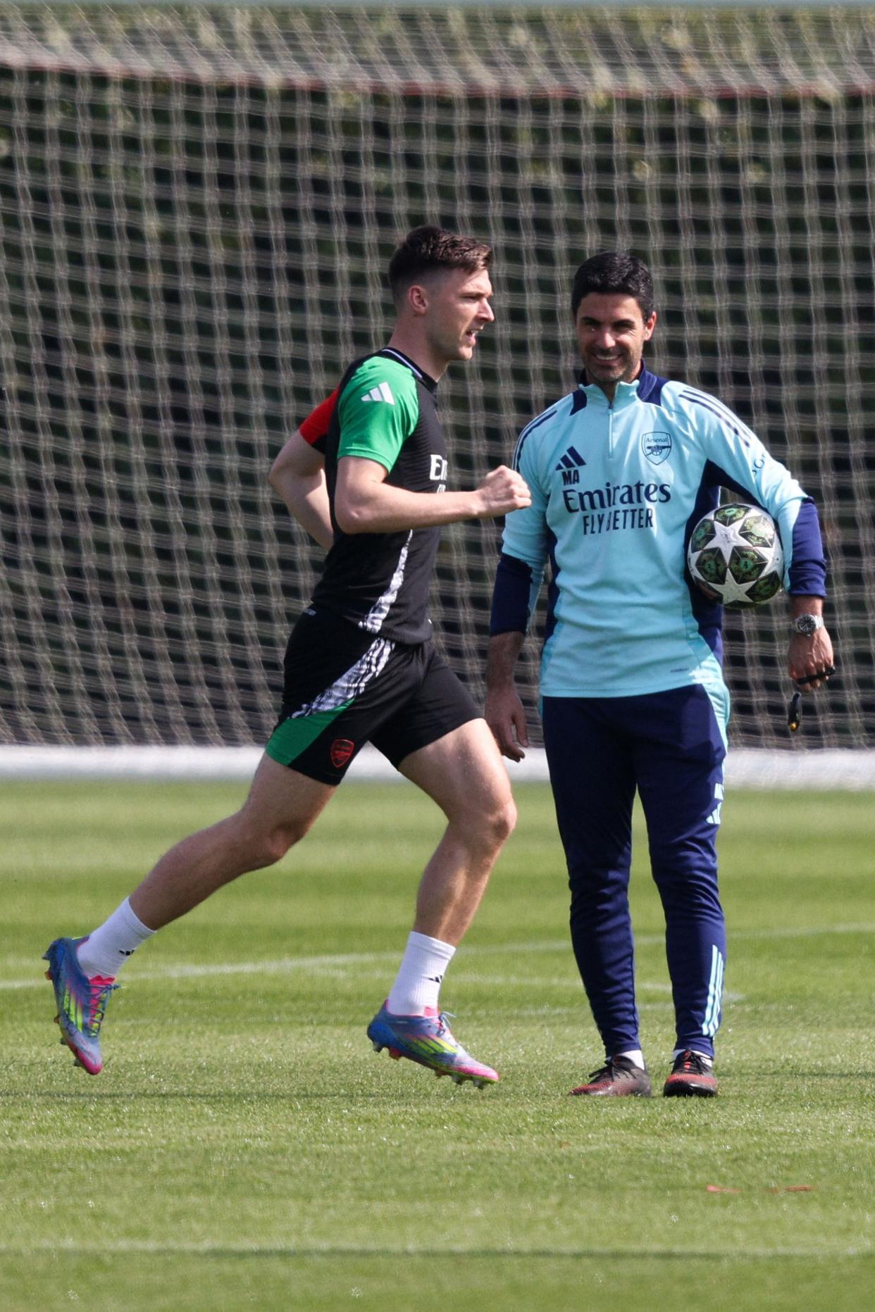 半岛体育入口-包含欧冠冠军球队备战亚洲巡回友谊赛，迎接挑战的词条