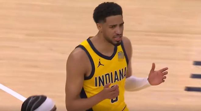 半岛体育网页版-福建队关键时刻成功上马反抓，现场爆满庆祝