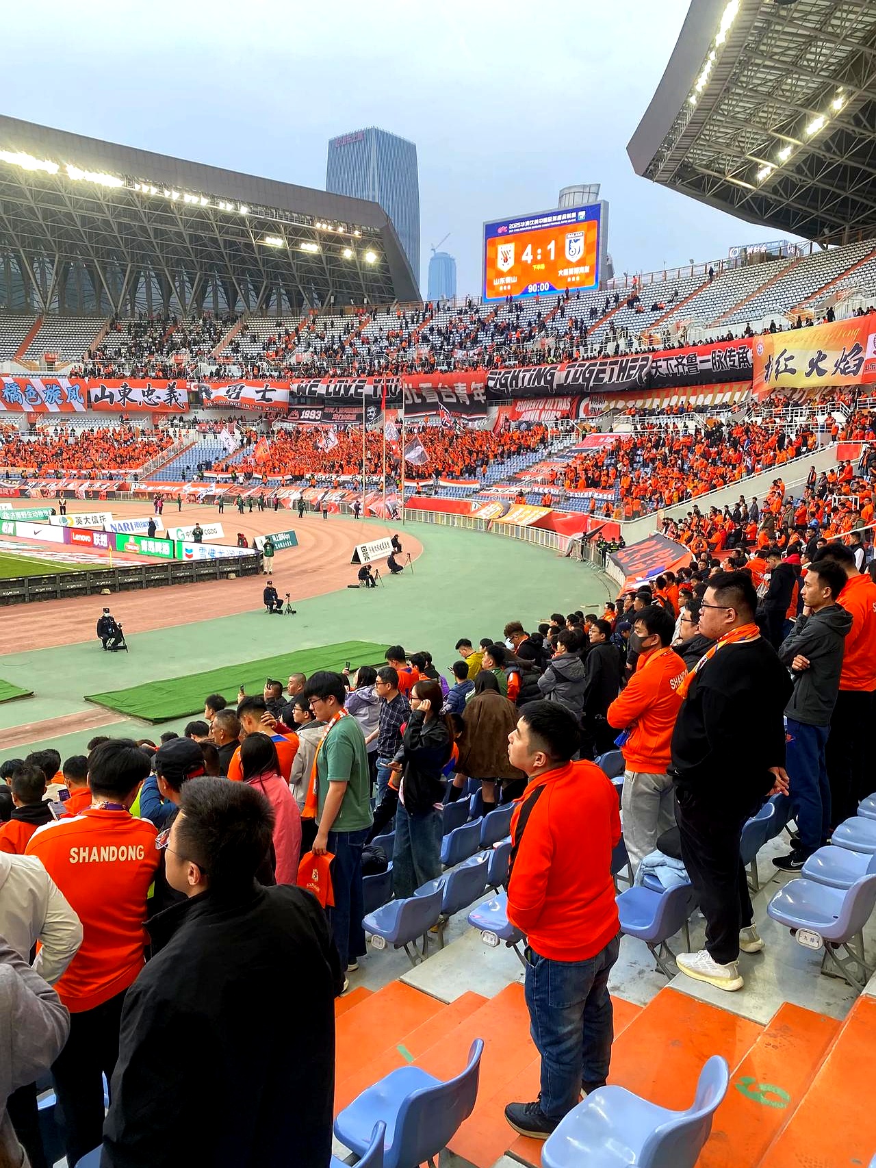 半岛体育娱乐-紧张的比赛氛围中，球员们尽展自我风采的简单介绍