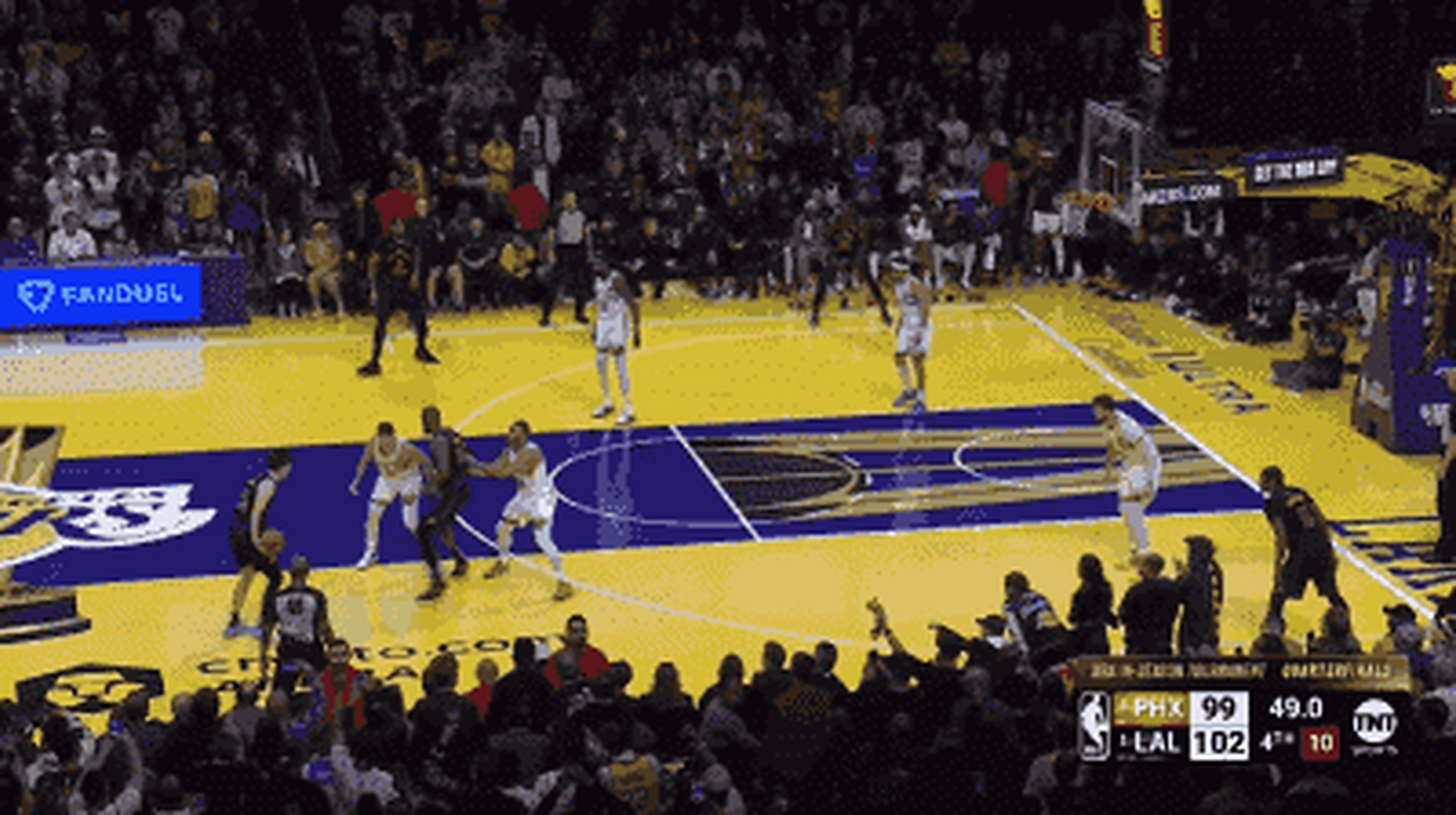 湖人队在客场不敌太阳队，连续负三场