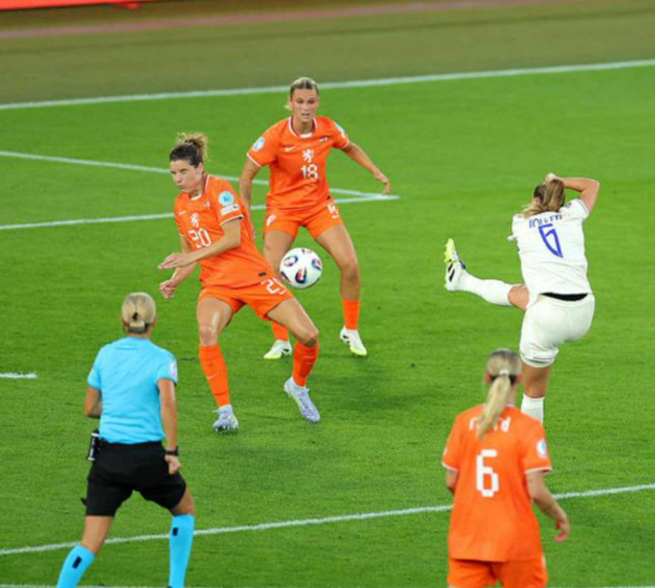 荷兰大胜直取小组第一，喀麦隆出局无缘欧洲杯