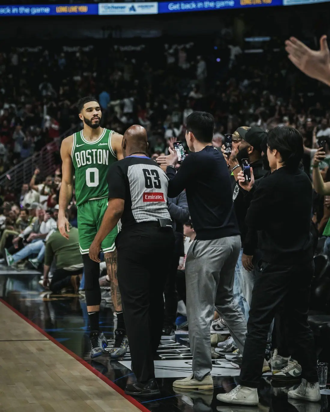 尼克斯球员防守铁桶般坚韧，控制比赛局势的简单介绍