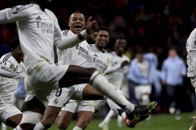 皇马与马竞球员发生冲突，裁判难以控制局面