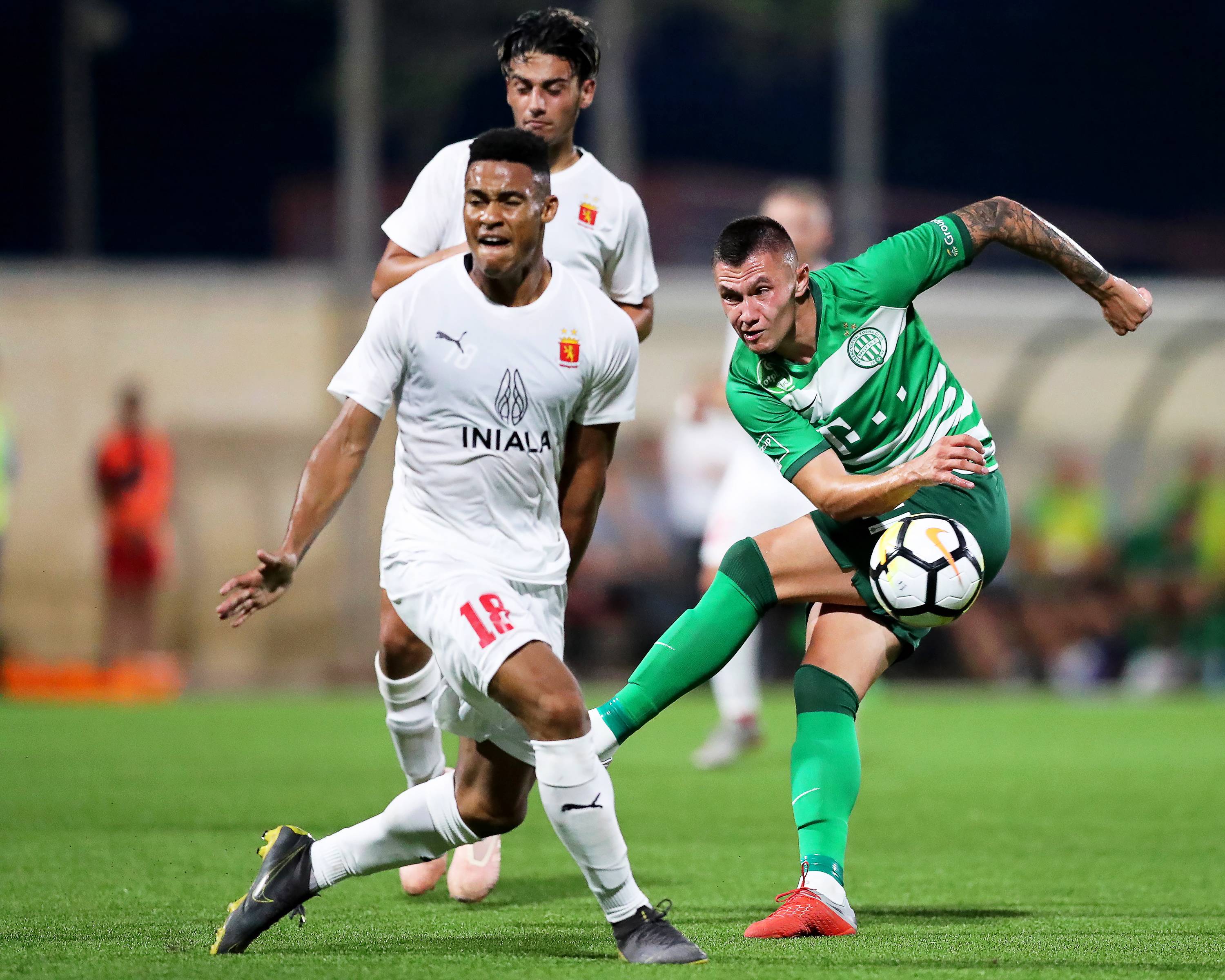 皇马主场大胜，赢得球迷们的掌声的简单介绍