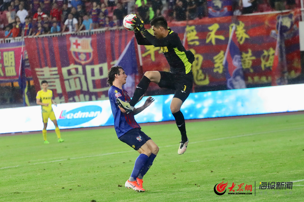 包含球队主教练遭遇困境，如何带领球队冲出困境的词条