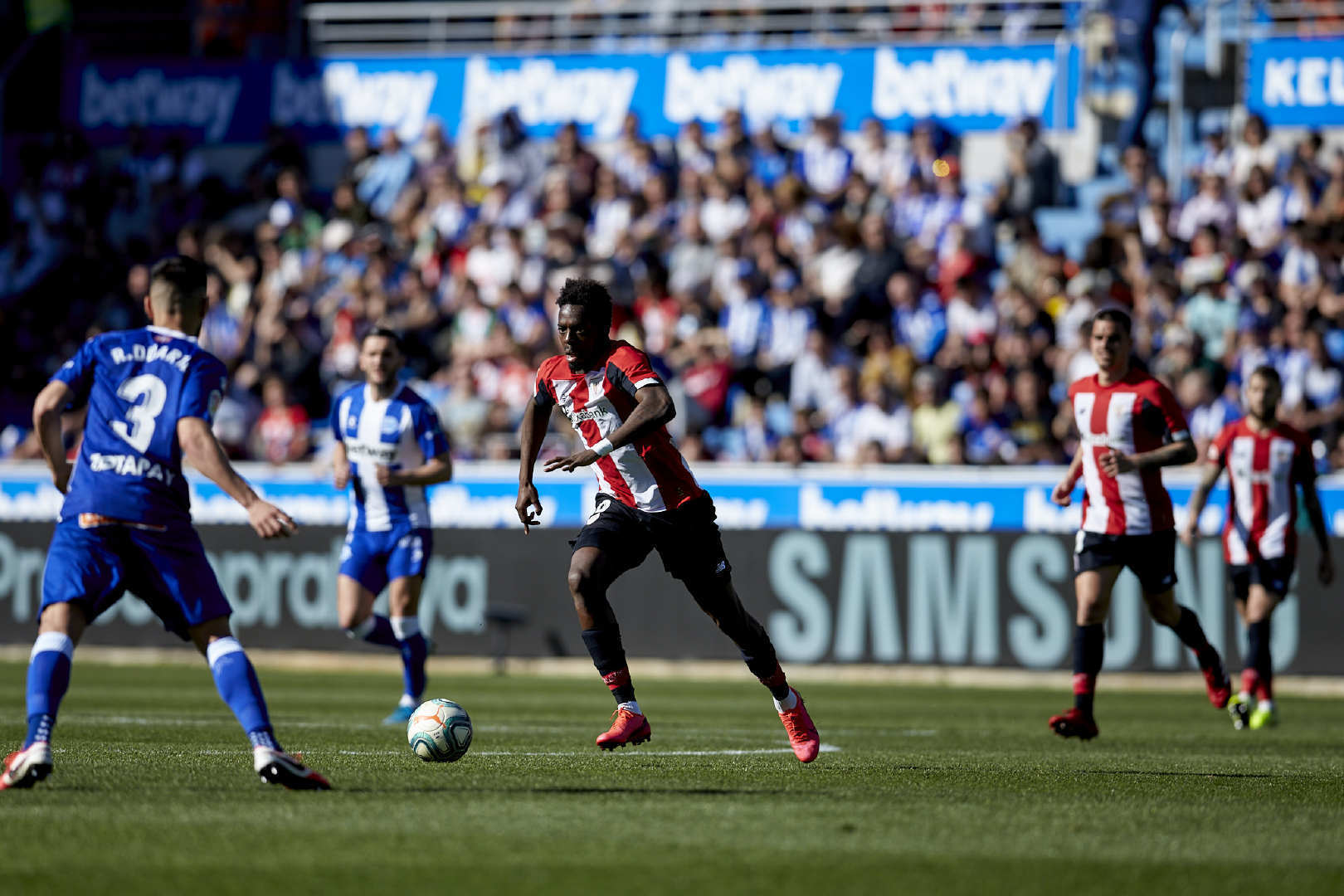 半岛体育亚洲官网-关于巴伦西亚球员受伤，让球队教练组头痛不已！的信息