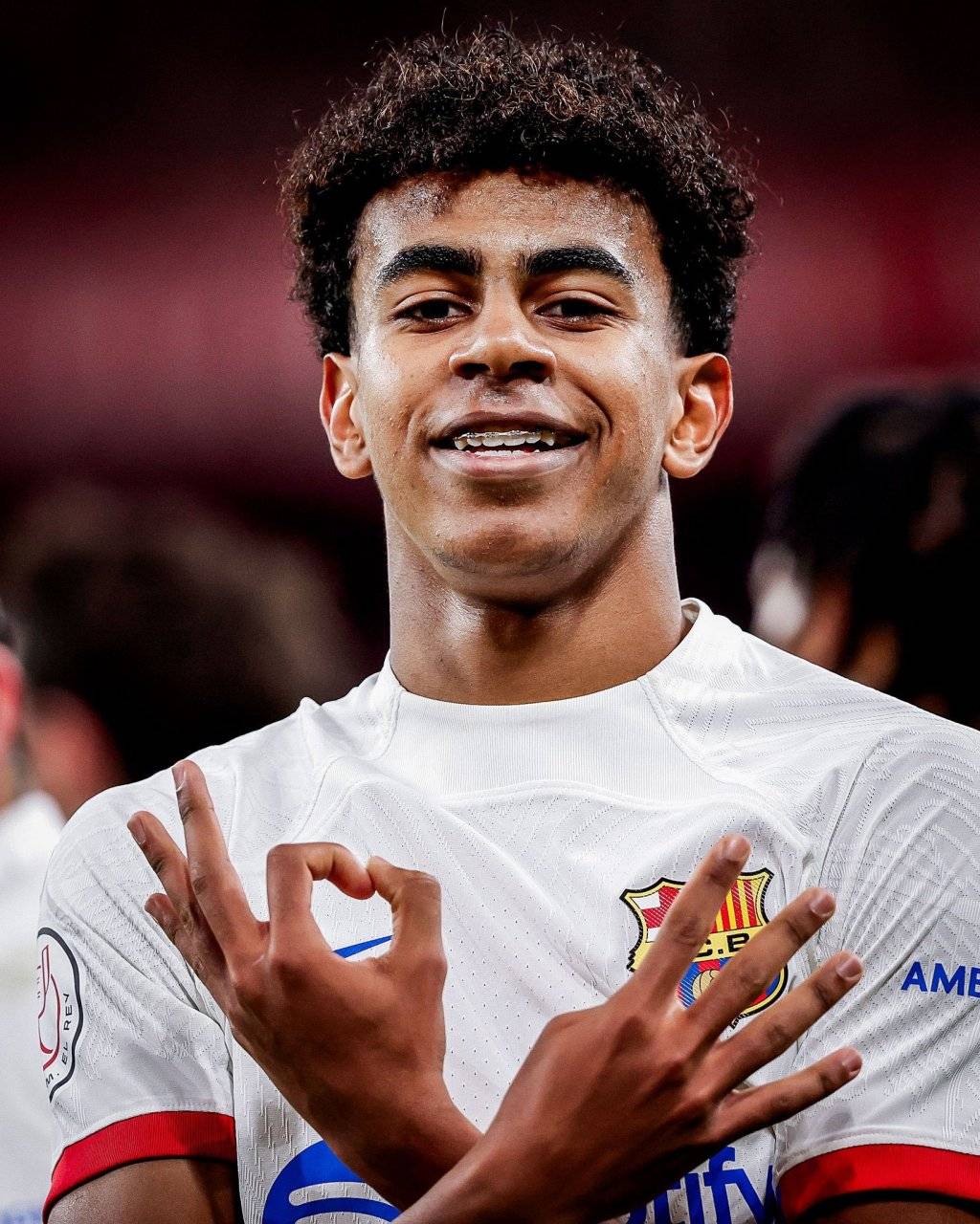 足球球星风采再现，个中技艺观赏性十足