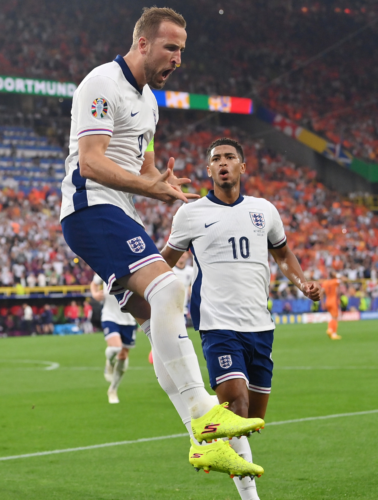 半岛体育链接-荷兰与英格兰碰撞，争夺足球殊荣