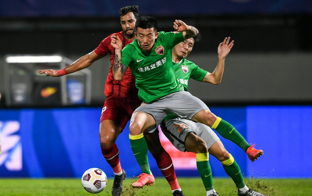 深圳队惊险击败四川，保持不败