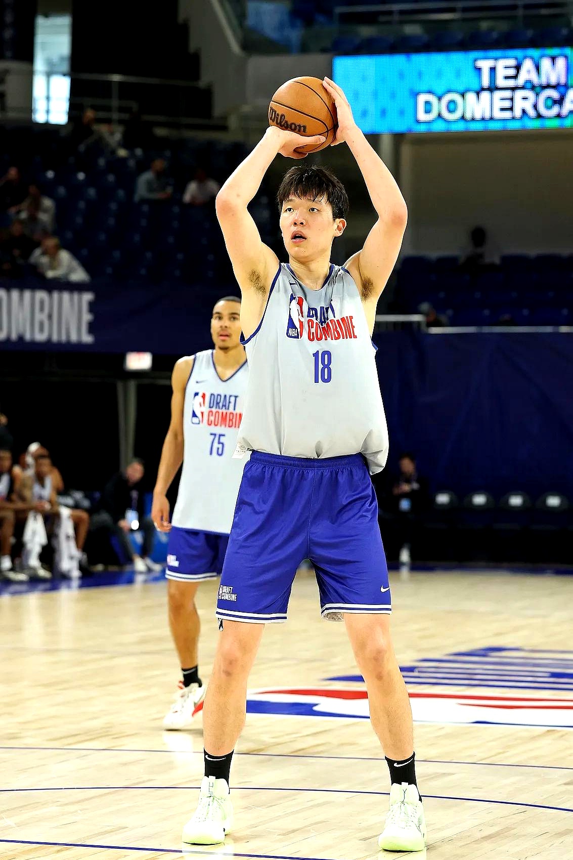 NBA选秀大会老鹰队首轮选秀快报：榜眼秀热门争夺战的简单介绍