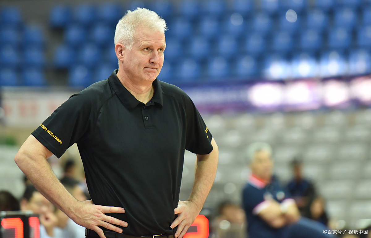 篮网主帅赞扬球队团结一致，全队战术执行到位