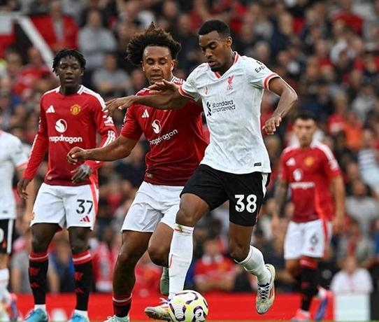 曼联后卫状态一般，球迷质疑实力悬疑的简单介绍