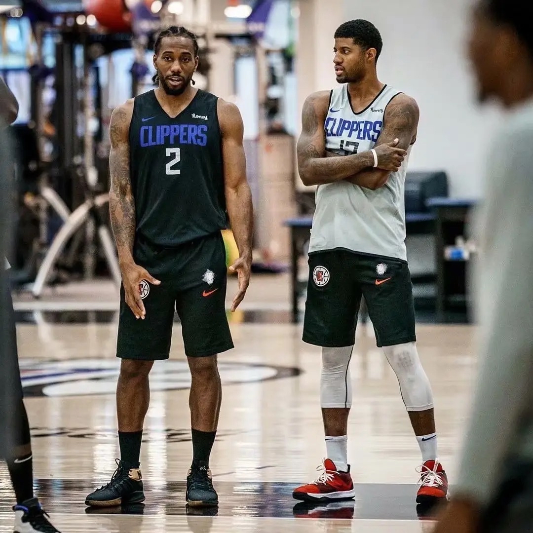 包含快船逆转独行侠，乔治全场贡献分帮助球队实现逆袭的词条